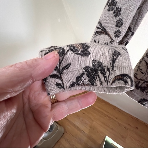 KATE HILL ITALIAN MERINO WOOL Button down cardigan. Brown Floral. Size Small - Picture 6 of 8